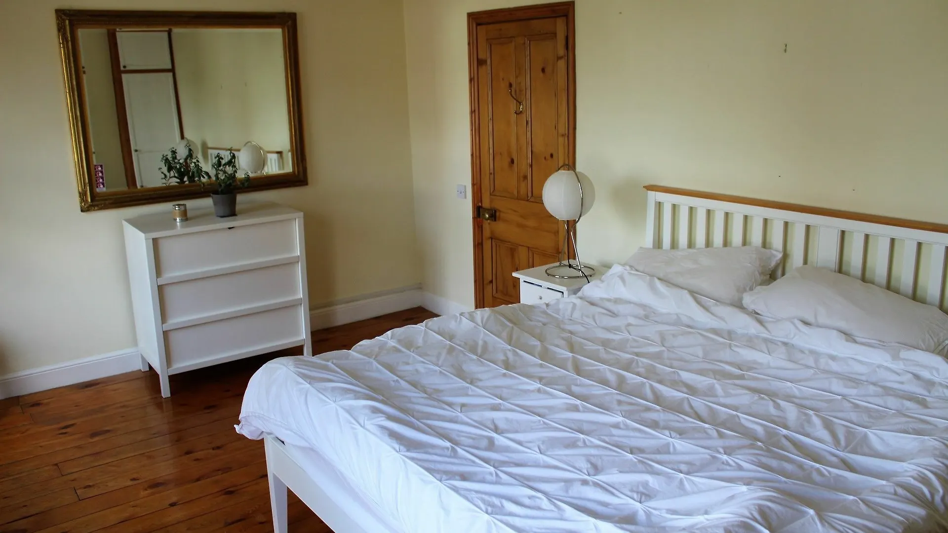 Victorian House Close To Stadium location